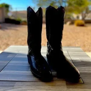 Lucchese | Shoes | Authentic Lucchese Beautiful Black Cherry  display picture 1